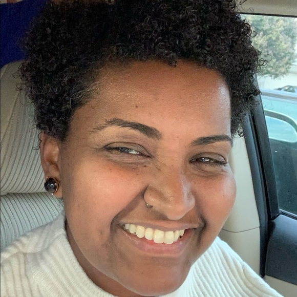 Meet your Posher, Debora - Picture 1 of 1